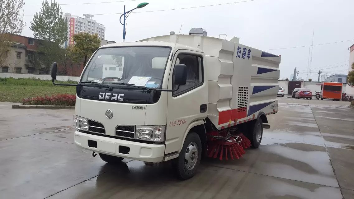 東風(fēng)福瑞卡掃路車