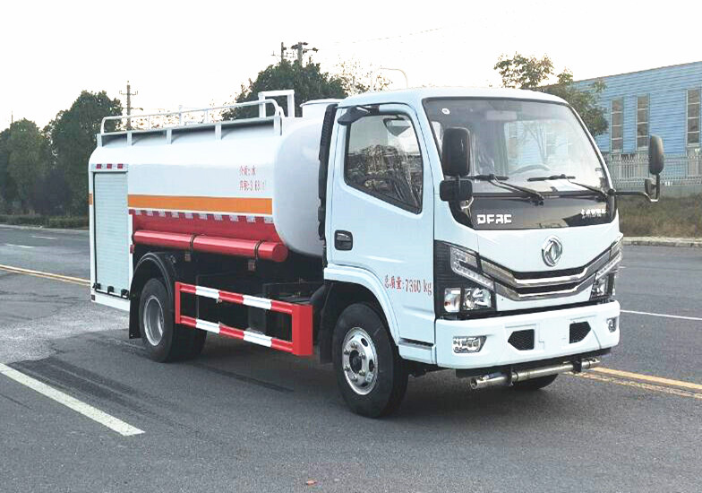 東風(fēng)小多利卡5噸消防灑水車