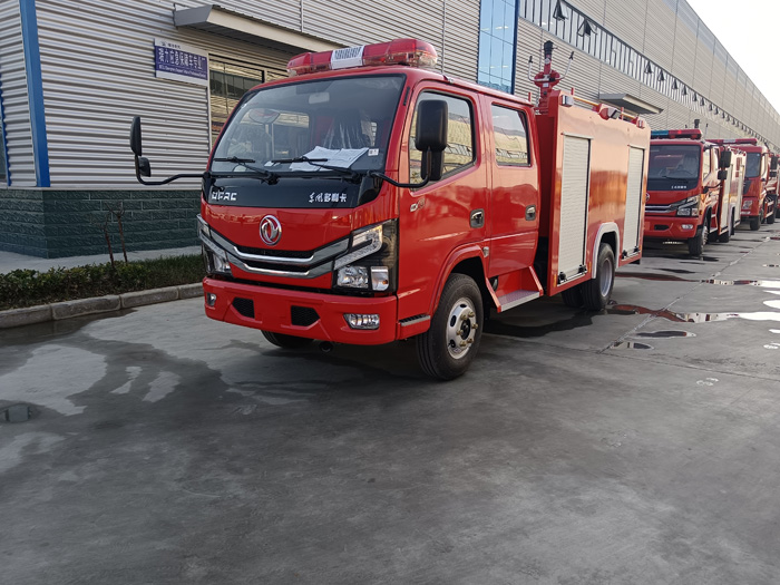 5噸消防灑水車價(jià)格_石油化工冶煉廠消防車_2.5-5噸泡沫消防車現(xiàn)車報(bào)價(jià)