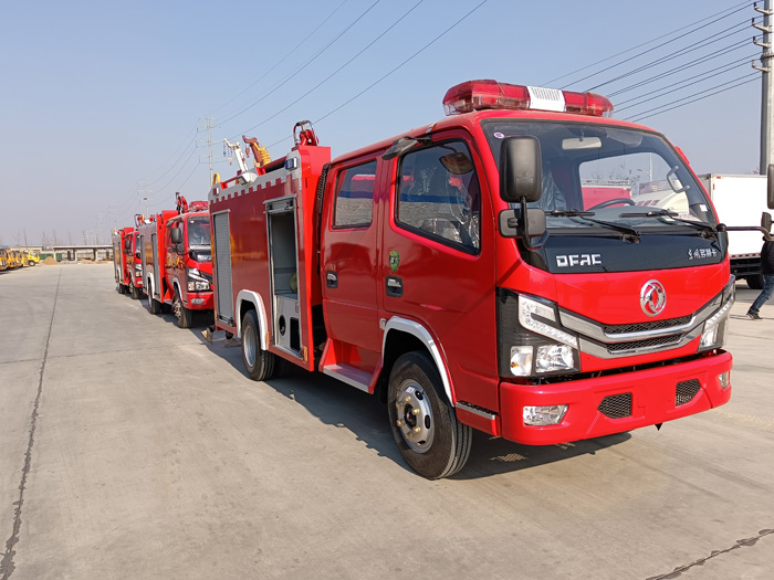 5噸消防灑水車_物業(yè)工廠小區(qū)消防車_1.5-3.5噸水罐消防車現(xiàn)車價格