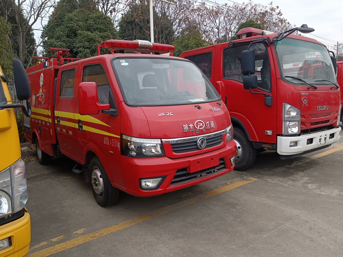 5噸消防灑水車多少錢_商業(yè)區(qū)倉庫消防車_2.5-5噸泡沫消防車現(xiàn)車報價