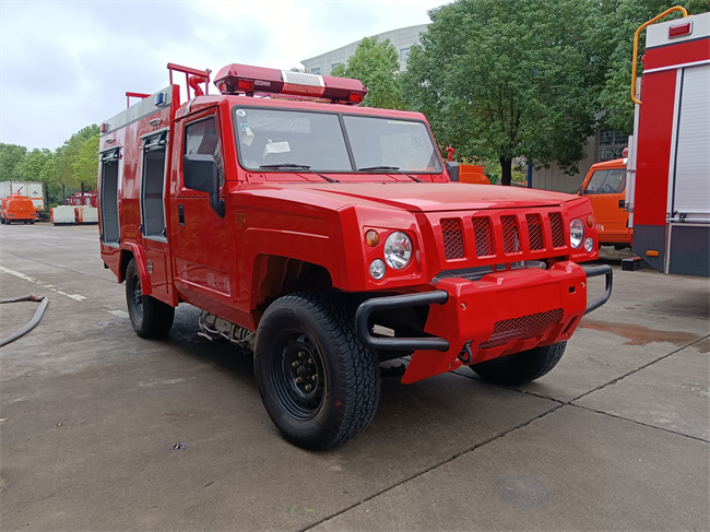 森林巡邏消防車_越野消防灑水車_內(nèi)蒙古遼寧_山區(qū)林場草原消防救火車_越野四驅(qū)運兵突擊消防車