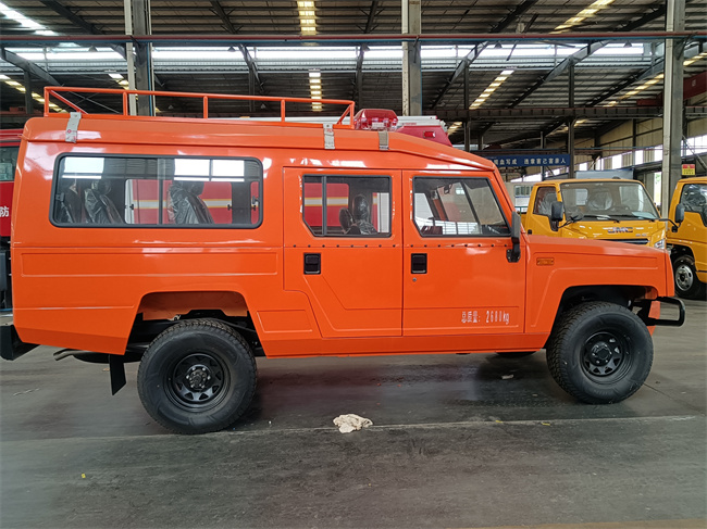 小型皮卡器材消防車(chē)_2噸四驅(qū)越野消防灑水車(chē)_貴州云南_四驅(qū)2噸消防車(chē)_四驅(qū)越野消防車(chē)