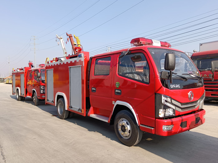 5噸消防灑水車多少錢_物業(yè)工廠小區(qū)消防車_1.5-3.5噸水罐消防車現(xiàn)車價(jià)格