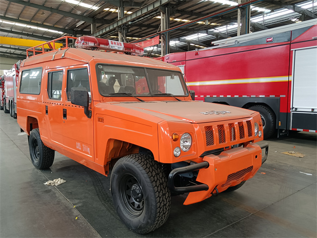 小型皮卡器材消防車(chē)_2噸四驅(qū)越野消防灑水車(chē)_貴州云南_四驅(qū)2噸消防車(chē)_四驅(qū)越野消防車(chē)