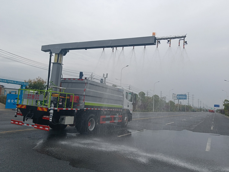 東風(fēng)D9免稅的鐵路抑塵車--12噸降塵灑水車_忻州煤炭抑塵降霾車-鐵道煤炭抑塵劑噴灑車