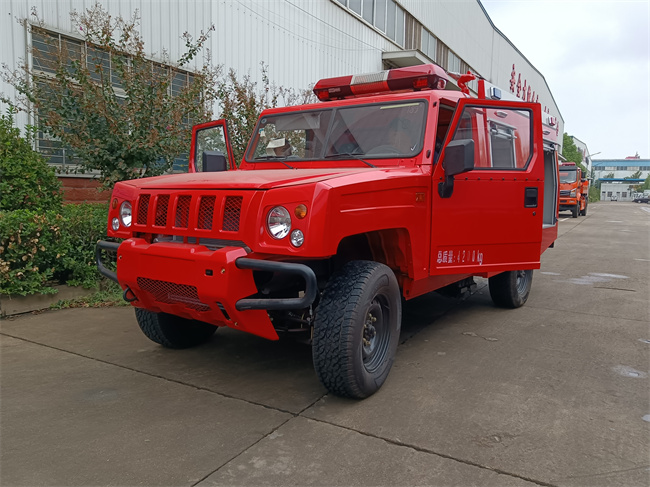 森林巡邏消防車_越野消防灑水車_內(nèi)蒙古遼寧_山區(qū)林場草原消防救火車_越野四驅(qū)運兵突擊消防車