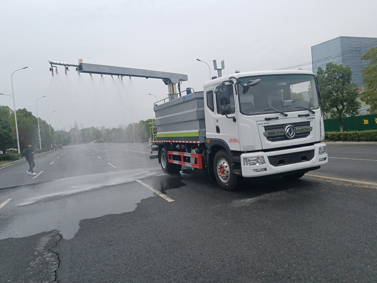 東風(fēng)D9旋轉(zhuǎn)伸縮臂鐵路抑塵車-程力12方煤炭運輸降塵_大同煤場抑塵灑水車_運煤抑塵劑固化劑噴灑